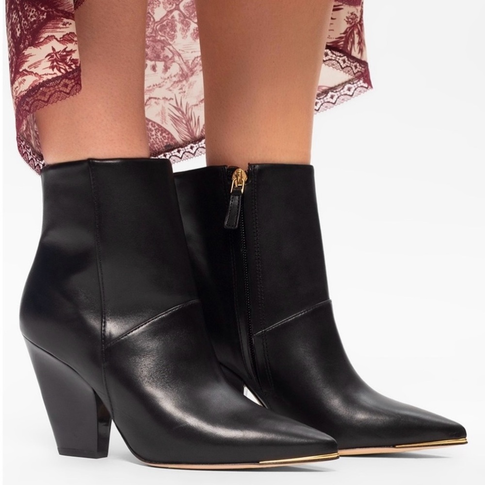 Tory Burch LILA 90MM Zip Up Ankle Bootie
Calf Leather - Picture 15 of 16